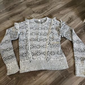 White and black knit gap sweater